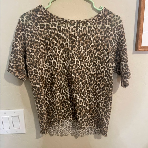 cheetah print American Eagle XS tee - Picture 1 of 3
